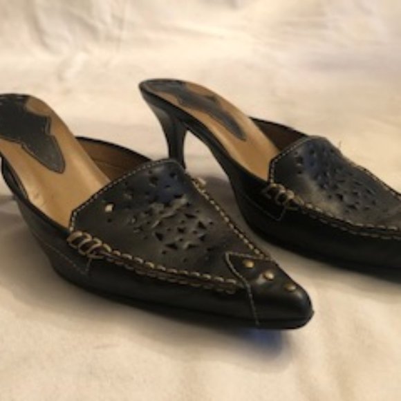 Pazzo Black leather cut out slip-ons - Picture 1 of 3